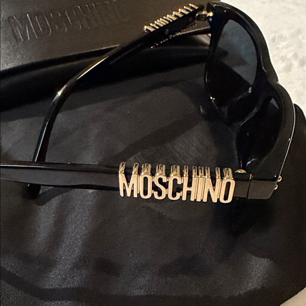 Moschino Black Sunglasses with Gold Lettering - Picture 4 of 4